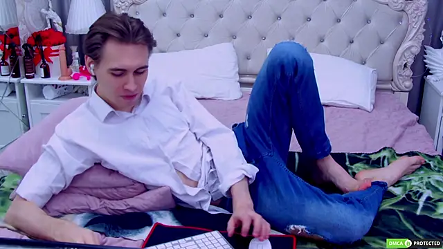 WilliamDyson online show from November 1, 3:13 am