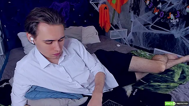 WilliamDyson online show from October 16, 3:15 am