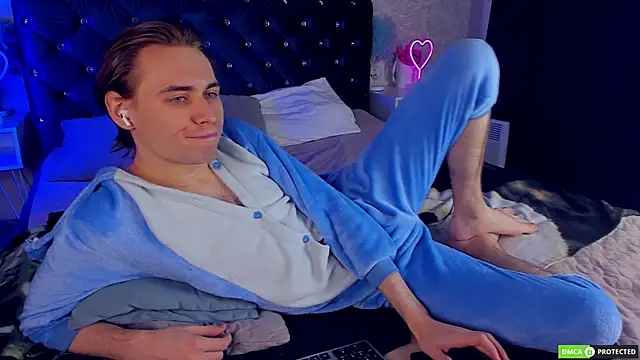 WilliamDyson online show from December 1, 3:51 am