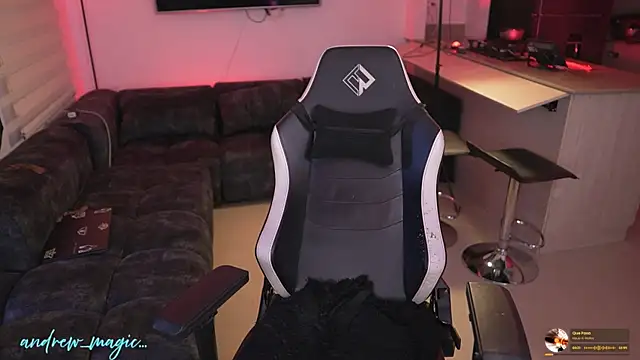 Snapshot of andrea_magic69 chatting on November 29, 11:10 am andrea magic69 online show from November 29, 11:10 am