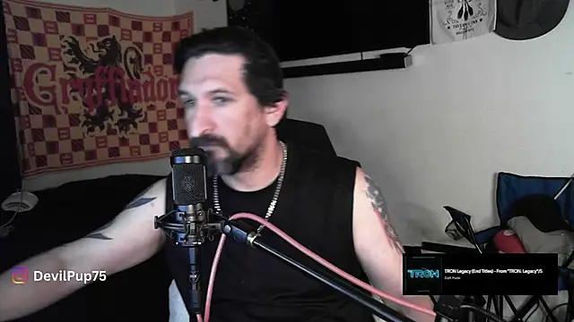 DevilPup75  online show from November 6, 3:21 am