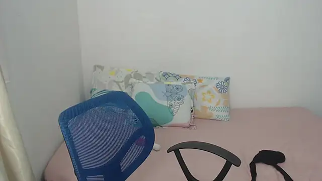 Snapshot of Tiiana chatting on December 2, 2:30 pm Tiiana online show from December 2, 2:30 pm