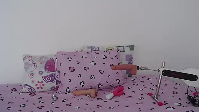 Tiiana online show from April 14, 1:49 pm