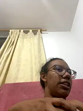 Snapshot of Valen1800 chatting on September 21, 1:33 am Valen1800 online show from September 21, 1:33 am