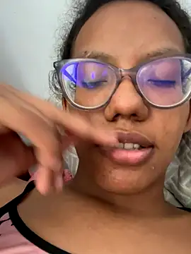 Snapshot of Valen1800 chatting on September 21, 6:46 pm Valen1800 online show from September 21, 6:46 pm