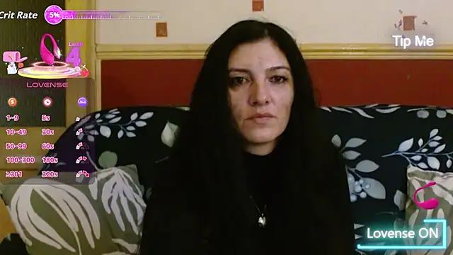 Snapshot of Goldgirl89 chatting on October 12, 10:22 pm Goldgirl89 online show from October 12, 10:22 pm