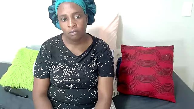 QueenRomaxx1 online show from October 19, 12:41 pm