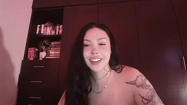 Snapshot of DreamGirl18 chatting on October 23, 1:59 am DreamGirl18 online show from October 23, 1:59 am