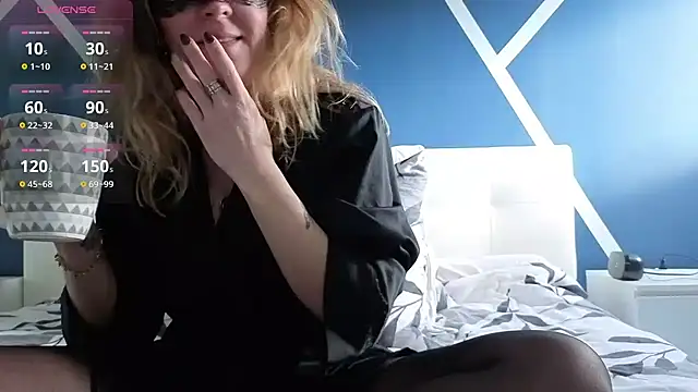 Snapshot of bellemasquer chatting on December 3, 11:09 am bellemasquer online show from December 3, 11:09 am