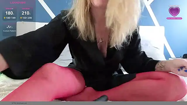 Snapshot of bellemasquer chatting on October 9, 12:06 pm bellemasquer online show from October 9, 12:06 pm