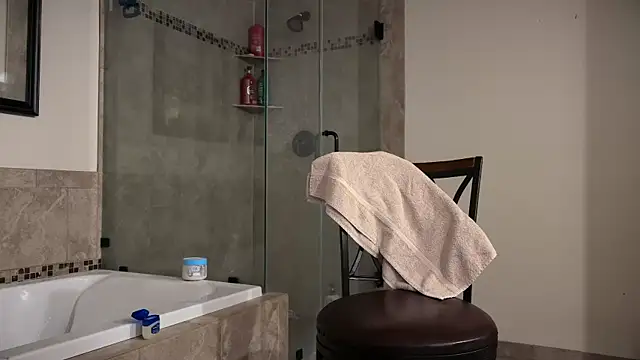 Snapshot of DERTYLAY chatting on October 24, 4:55 am DERTYLAY online show from October 24, 4:55 am