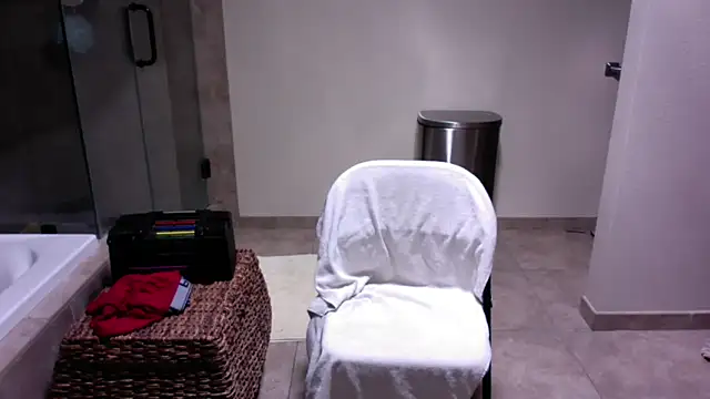 DERTYLAY online show from April 3, 7:31 pm