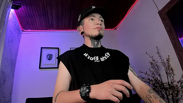 tyler jones  online show from October 1, 4:06 am