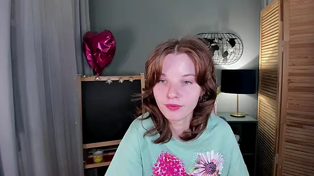 Snapshot of Madelaineses chatting on October 16, 8:44 am Madelaineses online show from October 16, 8:44 am