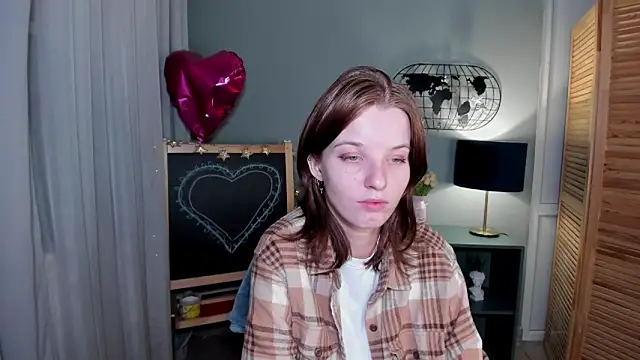 Snapshot of Madelaineses chatting on September 20, 8:19 am Madelaineses online show from September 20, 8:19 am