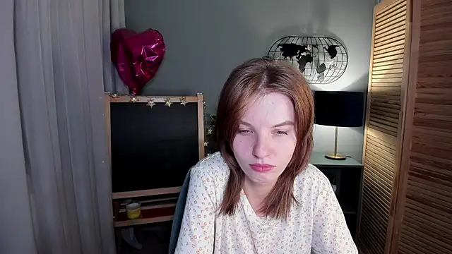 Snapshot of Madelaineses chatting on October 12, 10:27 am Madelaineses online show from October 12, 10:27 am