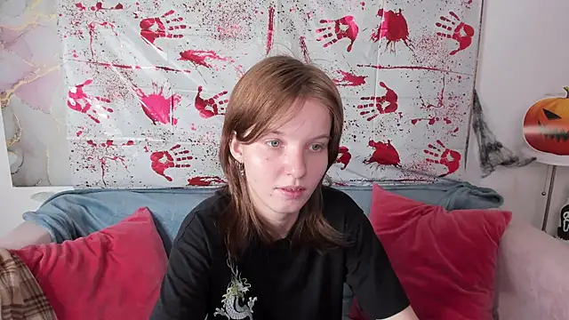 Snapshot of Madelaineses chatting on October 25, 9:08 am Madelaineses online show from October 25, 9:08 am