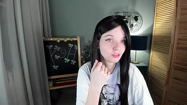 Snapshot of Madelaineses chatting on November 18, 9:34 am Madelaineses online show from November 18, 9:34 am