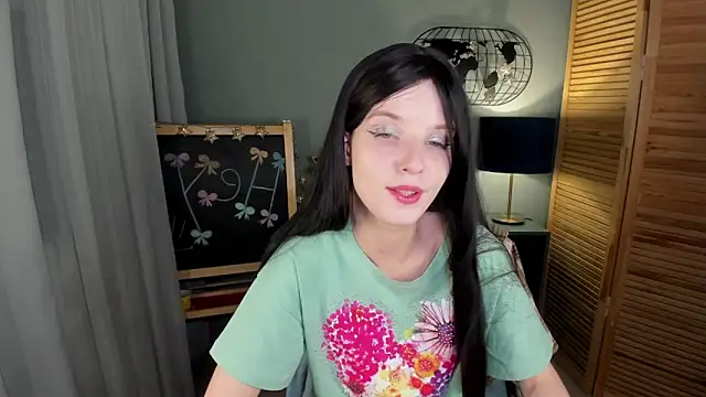 Snapshot of Madelaineses chatting on December 2, 8:49 am Madelaineses online show from December 2, 8:49 am