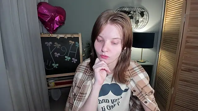 Snapshot of Madelaineses chatting on November 11, 10:54 am Madelaineses online show from November 11, 10:54 am