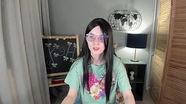 Snapshot of Madelaineses chatting on November 26, 9:26 pm Madelaineses online show from November 26, 9:26 pm