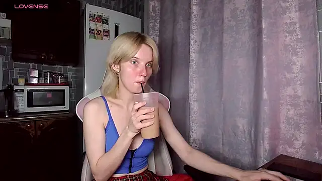 Snapshot of Madelaineses chatting on June 26, 4:46 pm Madelaineses online show from June 26, 4:46 pm