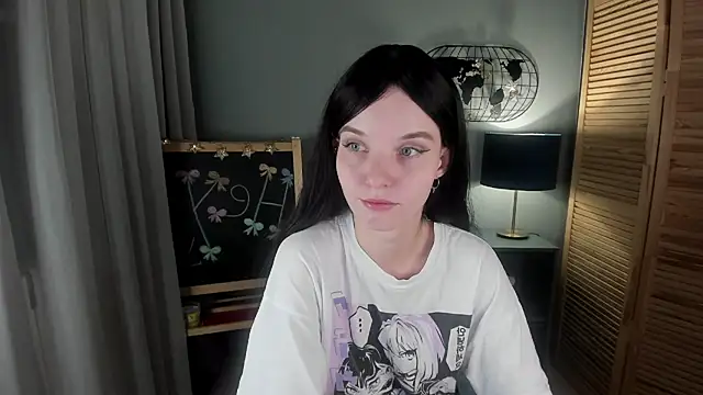 Snapshot of Madelaineses chatting on November 19, 8:47 am Madelaineses online show from November 19, 8:47 am