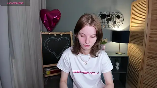 Snapshot of Madelaineses chatting on September 17, 8:49 am Madelaineses online show from September 17, 8:49 am