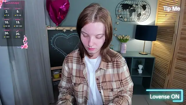 Snapshot of Madelaineses chatting on September 23, 8:32 am Madelaineses online show from September 23, 8:32 am