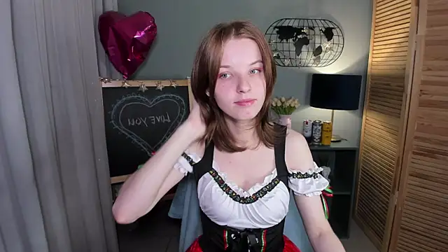 Snapshot of Madelaineses chatting on September 27, 8:42 am Madelaineses online show from September 27, 8:42 am