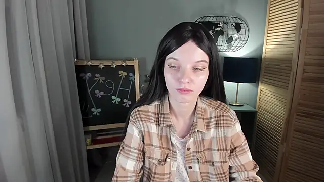 Snapshot of Madelaineses chatting on November 25, 9:42 am Madelaineses online show from November 25, 9:42 am