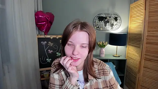 Snapshot of Madelaineses chatting on November 5, 9:12 am Madelaineses online show from November 5, 9:12 am