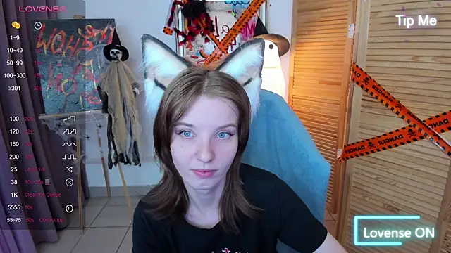 Snapshot of Madelaineses chatting on October 31, 11:40 am Madelaineses online show from October 31, 11:40 am