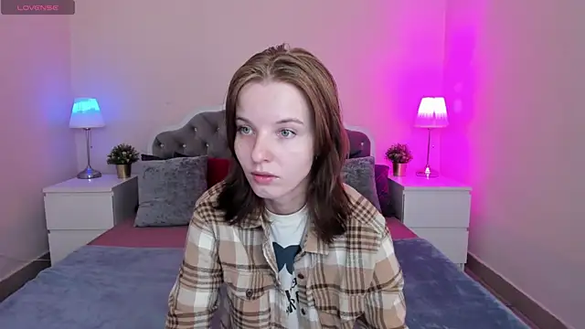 Snapshot of Madelaineses chatting on September 13, 9:42 am Madelaineses online show from September 13, 9:42 am