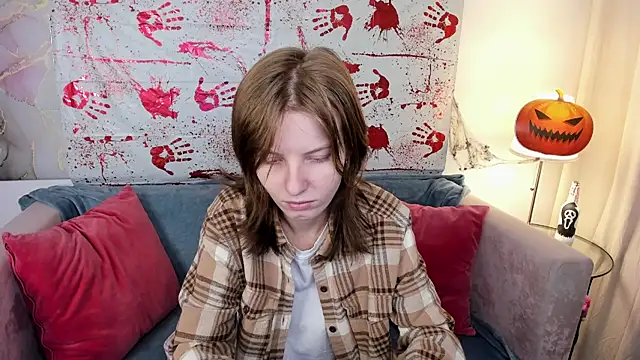 Snapshot of Madelaineses chatting on October 29, 8:46 am Madelaineses online show from October 29, 8:46 am