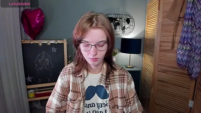 Snapshot of Madelaineses chatting on September 9, 8:24 am Madelaineses online show from September 9, 8:24 am