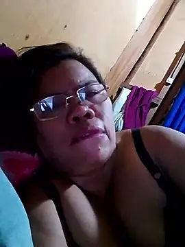 Snapshot of Huge_mama69 chatting on September 10, 7:40 am Huge mama69 online show from September 10, 7:40 am