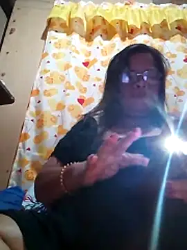 Snapshot of Huge_mama69 chatting on April 28, 2:32 pm Huge mama69 online show from April 28, 2:32 pm