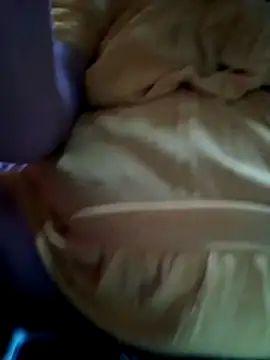 Snapshot of Huge_mama69 chatting on October 25, 8:46 am Huge mama69 online show from October 25, 8:46 am