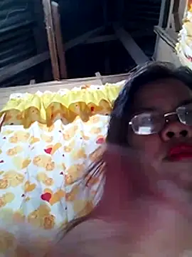 Snapshot of Huge_mama69 chatting on July 15, 1:40 pm Huge mama69 online show from July 15, 1:40 pm