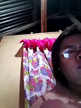 Snapshot of Huge_mama69 chatting on November 2, 8:36 pm Huge mama69 online show from November 2, 8:36 pm