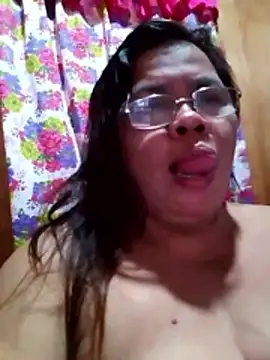 Snapshot of Huge_mama69 chatting on October 25, 8:53 pm Huge mama69 online show from October 25, 8:53 pm