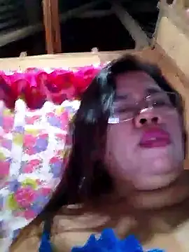 Snapshot of Huge_mama69 chatting on October 19, 1:47 pm Huge mama69 online show from October 19, 1:47 pm