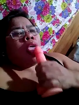 Snapshot of Huge_mama69 chatting on September 23, 11:50 am Huge mama69 online show from September 23, 11:50 am