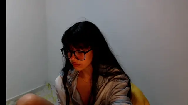 meganmiauu online show from June 17, 1:05 am