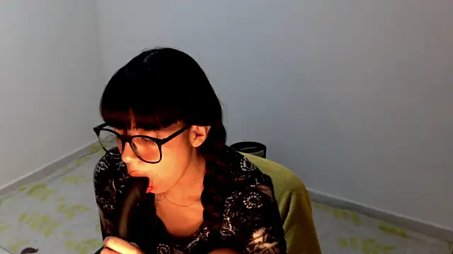 Snapshot of meganmiauu chatting on May 30, 12:44 pm meganmiauu online show from May 30, 12:44 pm