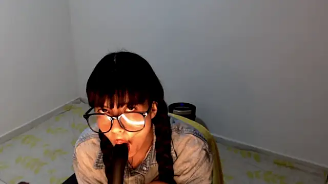 Snapshot of meganmiauu chatting on May 29, 12:16 am meganmiauu online show from May 29, 12:16 am