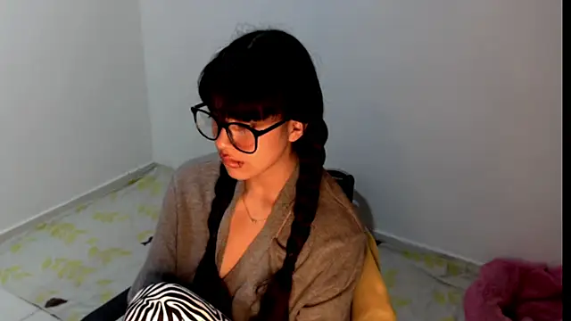 Snapshot of meganmiauu chatting on May 25, 12:26 pm meganmiauu online show from May 25, 12:26 pm