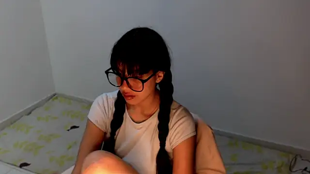 Snapshot of meganmiauu chatting on June 3, 4:57 am meganmiauu online show from June 3, 4:57 am