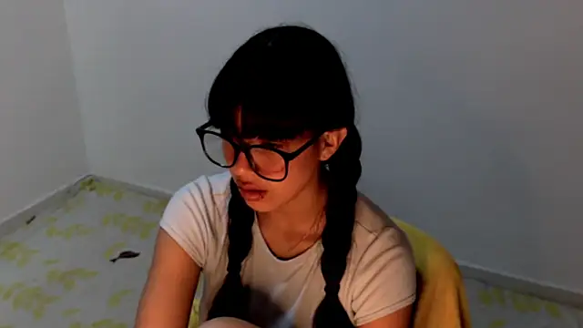 Snapshot of meganmiauu chatting on June 6, 5:12 am meganmiauu online show from June 6, 5:12 am